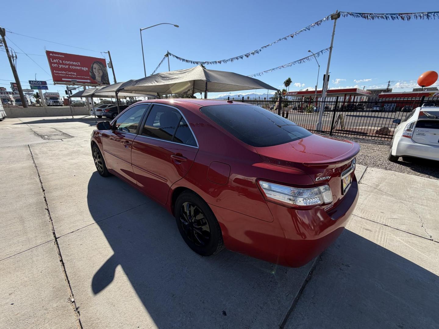 2010 Red /grey Toyota Camry Hybrid Sedan (4T1BB3EK9AU) with an 2.4L L4 DOHC 16V HYBRID engine, located at 2190 Hwy 95, Bullhead City, AZ, 86442, (928) 704-0060, 0.000000, 0.000000 - Photo#5
