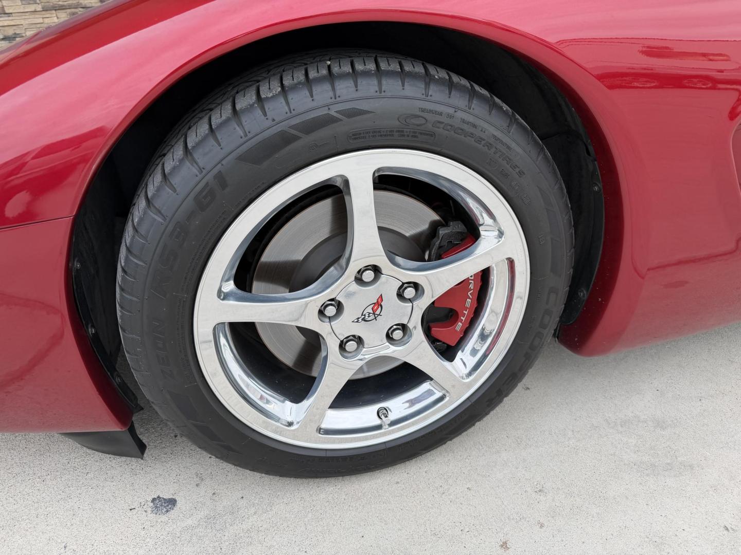 2000 Red /black Chevrolet Corvette Coupe (1G1YY22G5Y5) with an 5.7L V8 OHV 16V engine, located at 2190 Hwy 95, Bullhead City, AZ, 86442, (928) 704-0060, 0.000000, 0.000000 - super super super clean. 2000 Chevrolet Corvette. 2000 automatic. coupe. lots of extras, custom exhaust. 12 disc cd changer, corvette custom cover. Always garaged. custom calipers painted to match. Arizona title. On consignment. - Photo#2