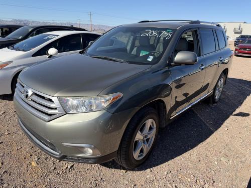 2011 Toyota Highlander Limited 4WD 3rd row seating loaded