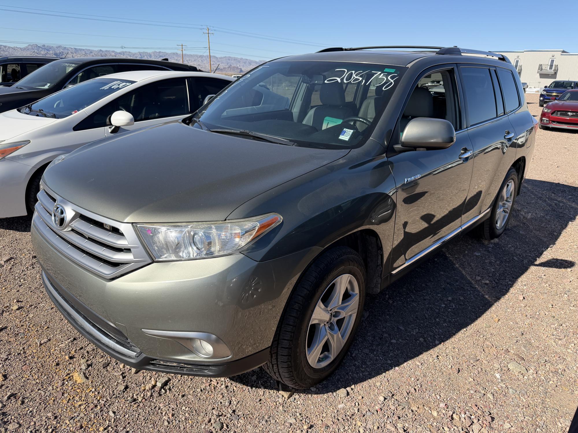 photo of 2011 Toyota Highlander Limited 4WD 3rd row seating loaded 