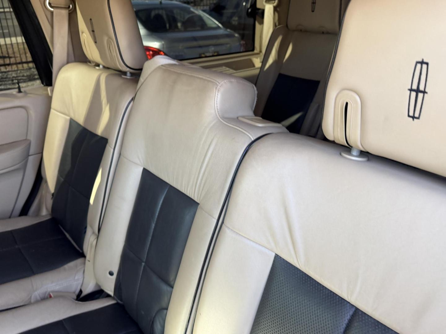 2008 White /tan/ black Lincoln Navigator ultimate 4x4 , located at 2190 Hwy 95, Bullhead City, AZ, 86442, (928) 704-0060, 0.000000, 0.000000 - 2008 Lincoln Navigator ultimate 4x4 . new transmission. 3rd row seating , leather , loaded, moonroof, michelin tires. - Photo#5