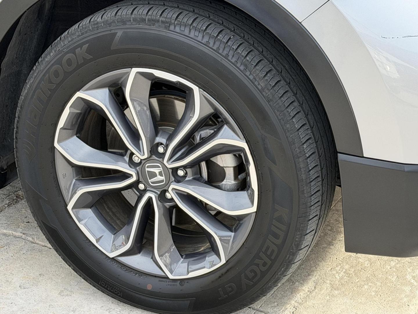 2022 Silver Honda CR-V EX 2WD (5J6RW1H5XNL) with an 1.5L L4 16V DOHC TURBO engine, CVT transmission, located at 2190 Hwy 95, Bullhead City, AZ, 86442, (928) 704-0060, 0.000000, 0.000000 - 2022 Honda CR-V EX. *1 owner , only 14k miles so many features. 1.4 turbo engine 28-34 MPG. . this car is fully loaded. Accident Avoidance Systems Adaptive Cruise Control,Alloy Wheels,Android ,AutoAnti-Theft System,Apple Carpplay ,Auto Start/Stop,Blind Spot Warning,Bluetooth,Braking Assist,Connecte - Photo#3