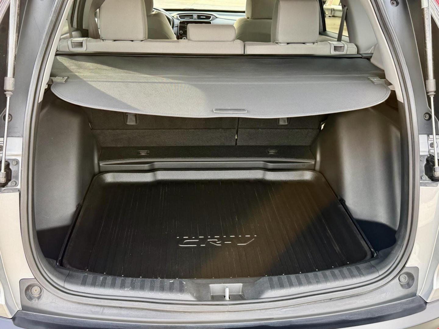 2022 Silver Honda CR-V EX 2WD (5J6RW1H5XNL) with an 1.5L L4 16V DOHC TURBO engine, CVT transmission, located at 2190 Hwy 95, Bullhead City, AZ, 86442, (928) 704-0060, 0.000000, 0.000000 - 2022 Honda CR-V EX. *1 owner , only 14k miles so many features. 1.4 turbo engine 28-34 MPG. . this car is fully loaded. Accident Avoidance Systems Adaptive Cruise Control,Alloy Wheels,Android ,AutoAnti-Theft System,Apple Carpplay ,Auto Start/Stop,Blind Spot Warning,Bluetooth,Braking Assist,Connecte - Photo#4