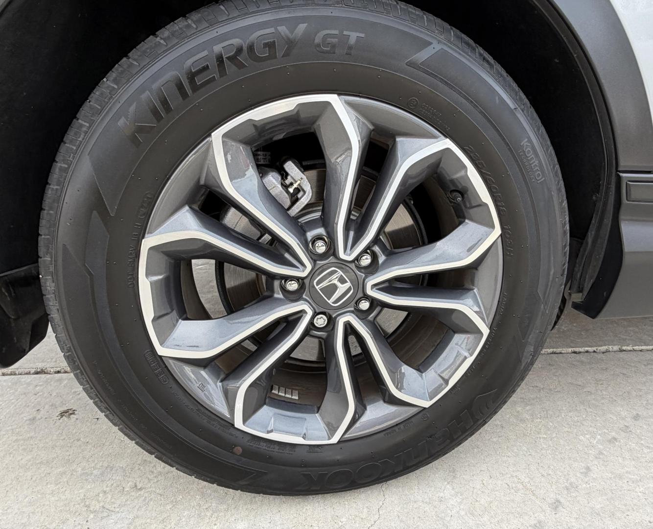 2022 Silver Honda CR-V EX 2WD (5J6RW1H5XNL) with an 1.5L L4 16V DOHC TURBO engine, CVT transmission, located at 2190 Hwy 95, Bullhead City, AZ, 86442, (928) 704-0060, 0.000000, 0.000000 - 2022 Honda CR-V EX. *1 owner , only 14k miles so many features. 1.4 turbo engine 28-34 MPG. . this car is fully loaded. Accident Avoidance Systems Adaptive Cruise Control,Alloy Wheels,Android ,AutoAnti-Theft System,Apple Carpplay ,Auto Start/Stop,Blind Spot Warning,Bluetooth,Braking Assist,Connecte - Photo#8