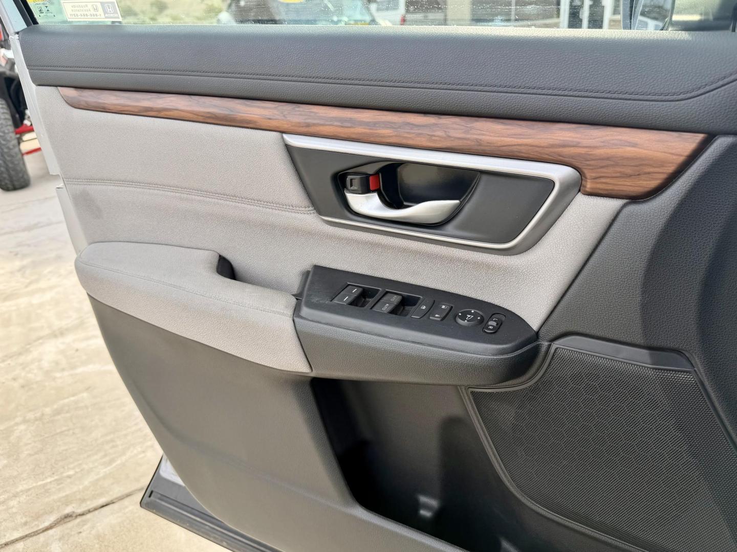 2022 Silver Honda CR-V EX 2WD (5J6RW1H5XNL) with an 1.5L L4 16V DOHC TURBO engine, CVT transmission, located at 2190 Hwy 95, Bullhead City, AZ, 86442, (928) 704-0060, 0.000000, 0.000000 - 2022 Honda CR-V EX. *1 owner , only 14k miles so many features. 1.4 turbo engine 28-34 MPG. . this car is fully loaded. Accident Avoidance Systems Adaptive Cruise Control,Alloy Wheels,Android ,AutoAnti-Theft System,Apple Carpplay ,Auto Start/Stop,Blind Spot Warning,Bluetooth,Braking Assist,Connecte - Photo#10