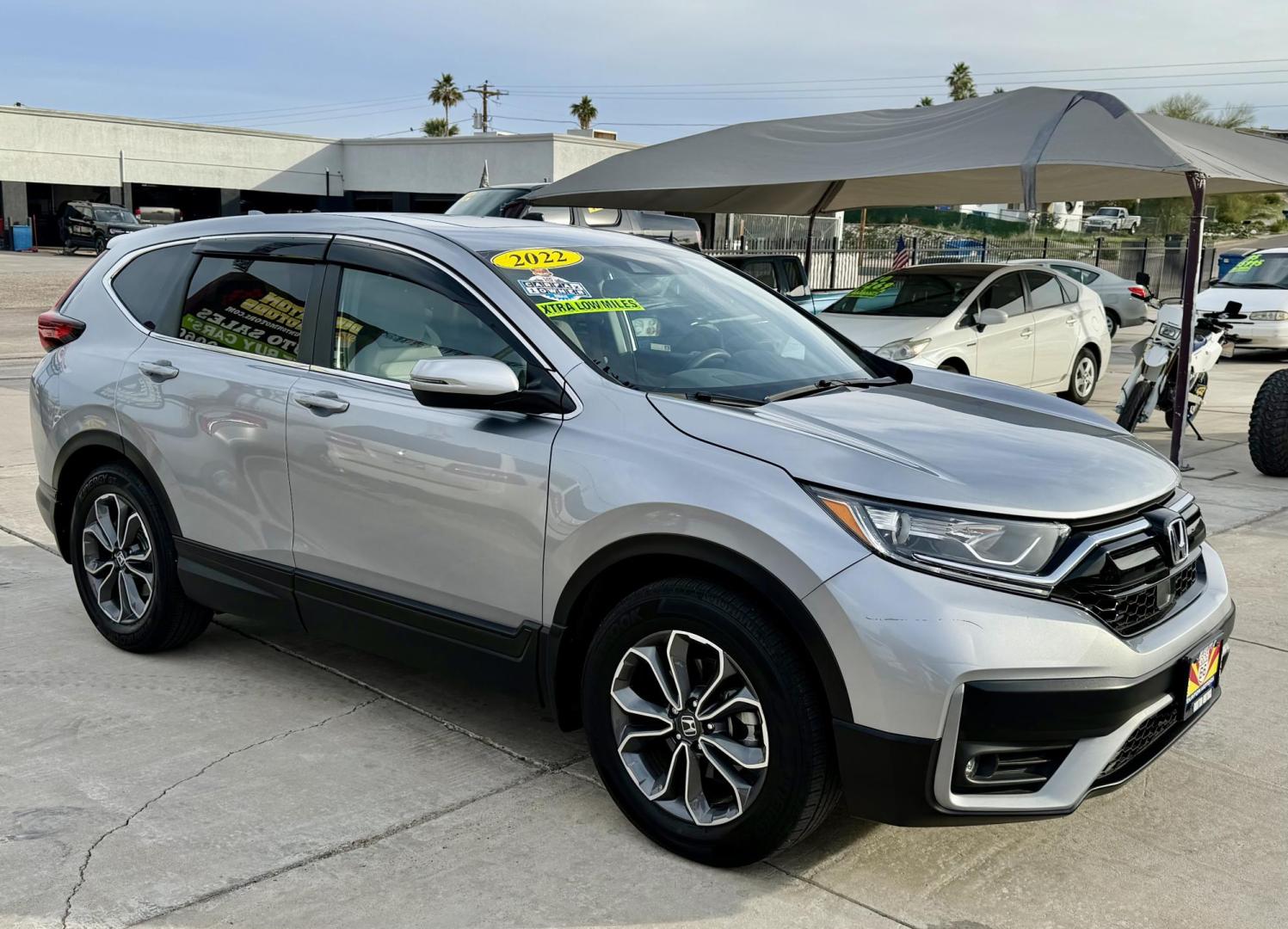 2022 Silver Honda CR-V EX 2WD (5J6RW1H5XNL) with an 1.5L L4 16V DOHC TURBO engine, CVT transmission, located at 2190 Hwy 95, Bullhead City, AZ, 86442, (928) 704-0060, 0.000000, 0.000000 - 2022 Honda CR-V EX. *1 owner , only 14k miles so many features. 1.4 turbo engine 28-34 MPG. . this car is fully loaded. Accident Avoidance Systems Adaptive Cruise Control,Alloy Wheels,Android ,AutoAnti-Theft System,Apple Carpplay ,Auto Start/Stop,Blind Spot Warning,Bluetooth,Braking Assist,Connecte - Photo#19