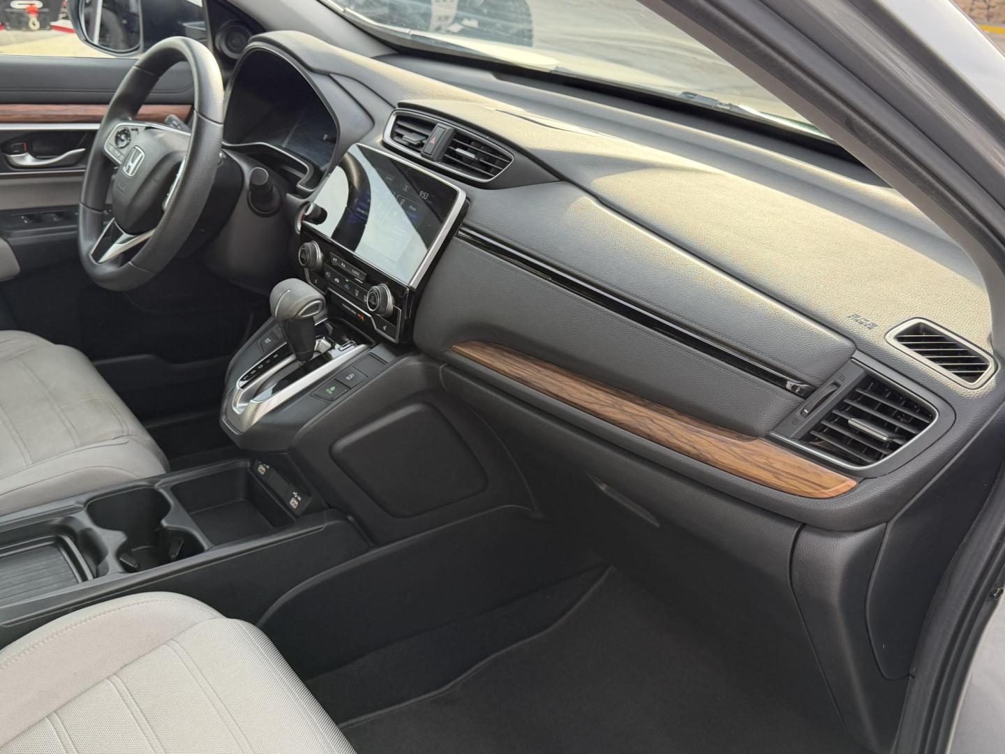 2022 Silver Honda CR-V EX 2WD (5J6RW1H5XNL) with an 1.5L L4 16V DOHC TURBO engine, CVT transmission, located at 2190 Hwy 95, Bullhead City, AZ, 86442, (928) 704-0060, 0.000000, 0.000000 - 2022 Honda CR-V EX. *1 owner , only 14k miles so many features. 1.4 turbo engine 28-34 MPG. . this car is fully loaded. Accident Avoidance Systems Adaptive Cruise Control,Alloy Wheels,Android ,AutoAnti-Theft System,Apple Carpplay ,Auto Start/Stop,Blind Spot Warning,Bluetooth,Braking Assist,Connecte - Photo#21