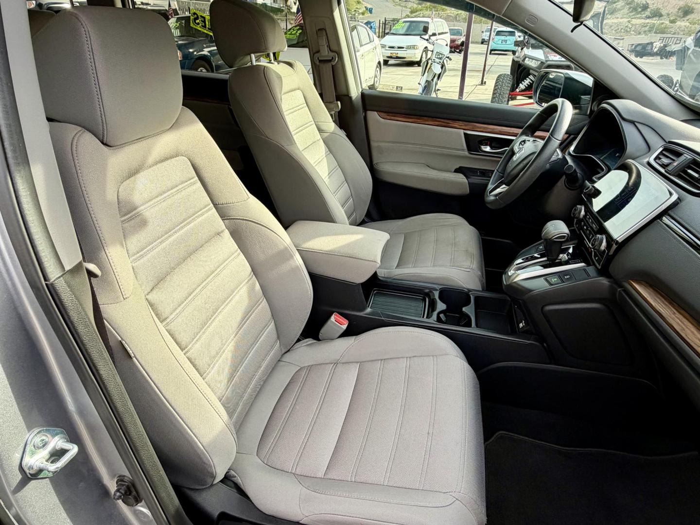 2022 Silver Honda CR-V EX 2WD (5J6RW1H5XNL) with an 1.5L L4 16V DOHC TURBO engine, CVT transmission, located at 2190 Hwy 95, Bullhead City, AZ, 86442, (928) 704-0060, 0.000000, 0.000000 - 2022 Honda CR-V EX. *1 owner , only 14k miles so many features. 1.4 turbo engine 28-34 MPG. . this car is fully loaded. Accident Avoidance Systems Adaptive Cruise Control,Alloy Wheels,Android ,AutoAnti-Theft System,Apple Carpplay ,Auto Start/Stop,Blind Spot Warning,Bluetooth,Braking Assist,Connecte - Photo#20