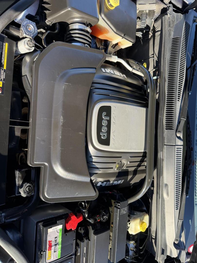 2005 Blue Jeep Grand Cherokee Limited 4WD (1J8HR58205C) with an 5.7L V8 OHV 16V engine, 5-Speed Automatic Overdrive transmission, located at 2190 Hwy 95, Bullhead City, AZ, 86442, (928) 704-0060, 0.000000, 0.000000 - Photo#9