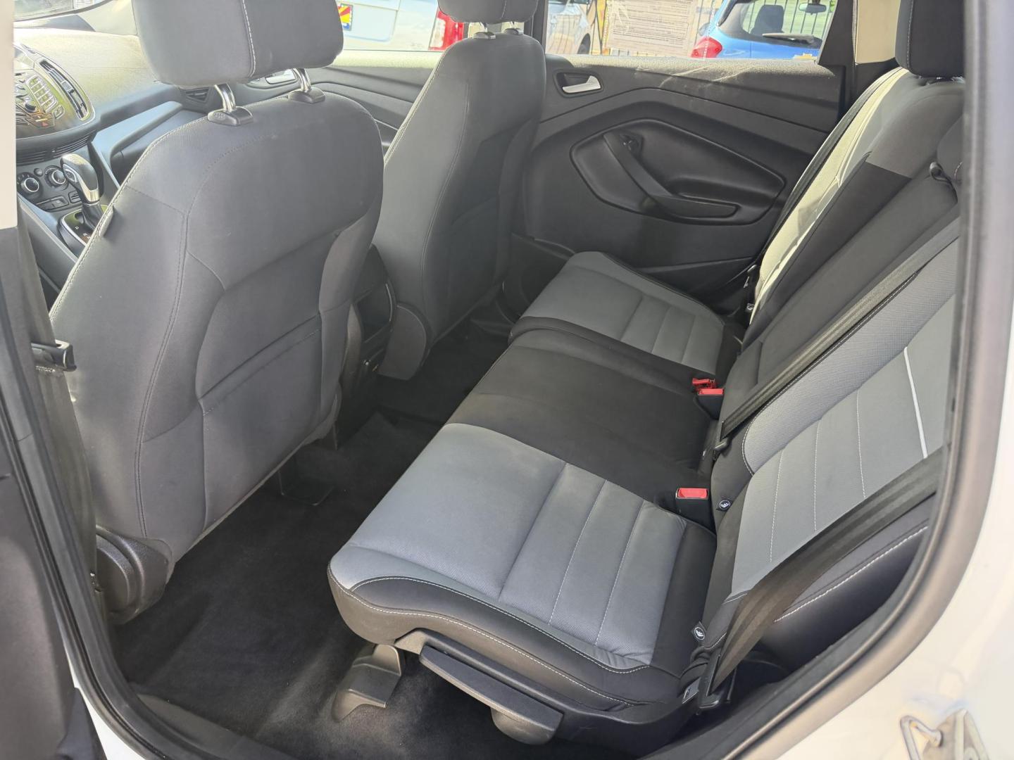 2013 White Ford Escape SE AWD (1FMCU9GX1DU) with an 1.6L L4 DOHC 16V engine, 6-Speed Automatic transmission, located at 2190 Hwy 95, Bullhead City, AZ, 86442, (928) 704-0060, 0.000000, 0.000000 - Photo#5