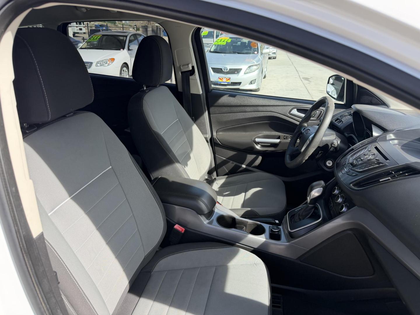 2013 White Ford Escape SE AWD (1FMCU9GX1DU) with an 1.6L L4 DOHC 16V engine, 6-Speed Automatic transmission, located at 2190 Hwy 95, Bullhead City, AZ, 86442, (928) 704-0060, 0.000000, 0.000000 - Photo#7