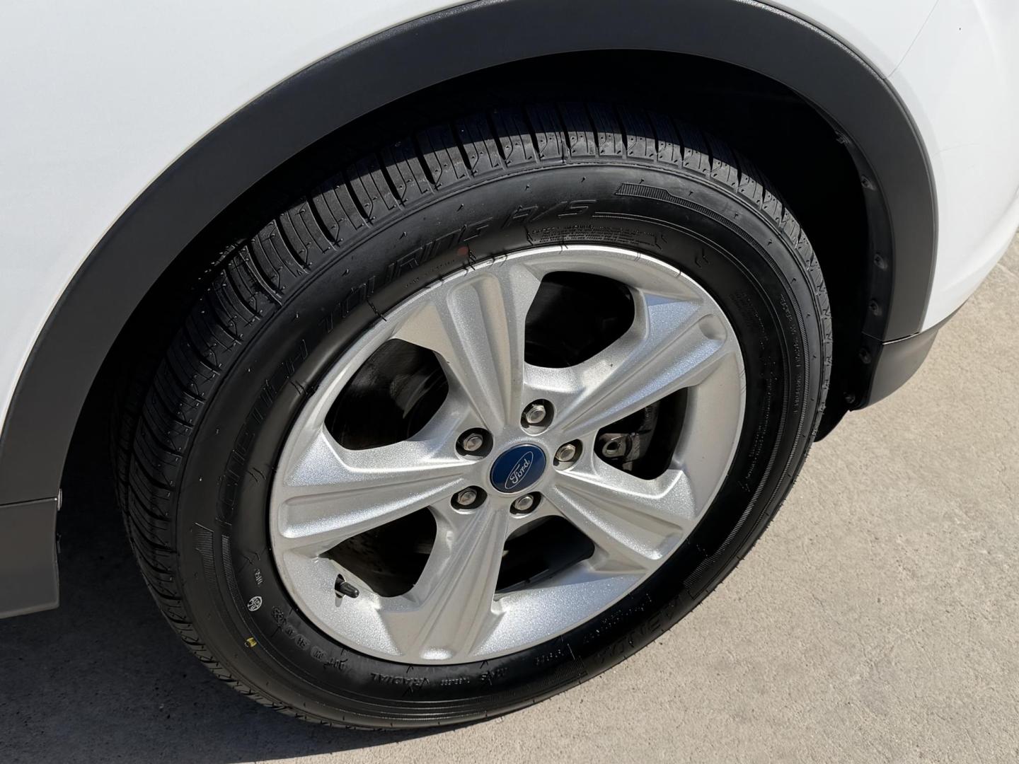 2013 White Ford Escape SE AWD (1FMCU9GX1DU) with an 1.6L L4 DOHC 16V engine, 6-Speed Automatic transmission, located at 2190 Hwy 95, Bullhead City, AZ, 86442, (928) 704-0060, 0.000000, 0.000000 - Photo#8