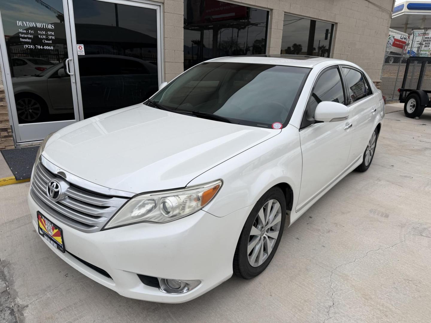 2011 White Toyota Avalon Base (4T1BK3DB1BU) with an 3.5L V6 DOHC 24V engine, 6-Speed Automatic transmission, located at 2190 Hwy 95, Bullhead City, AZ, 86442, (928) 704-0060, 0.000000, 0.000000 - Photo#0