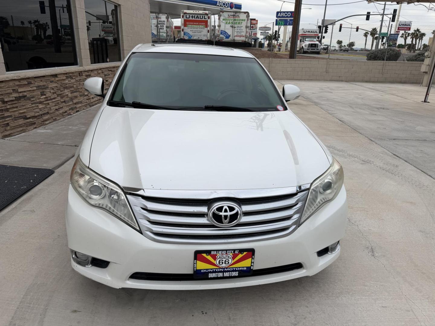 2011 White Toyota Avalon Base (4T1BK3DB1BU) with an 3.5L V6 DOHC 24V engine, 6-Speed Automatic transmission, located at 2190 Hwy 95, Bullhead City, AZ, 86442, (928) 704-0060, 0.000000, 0.000000 - Photo#5