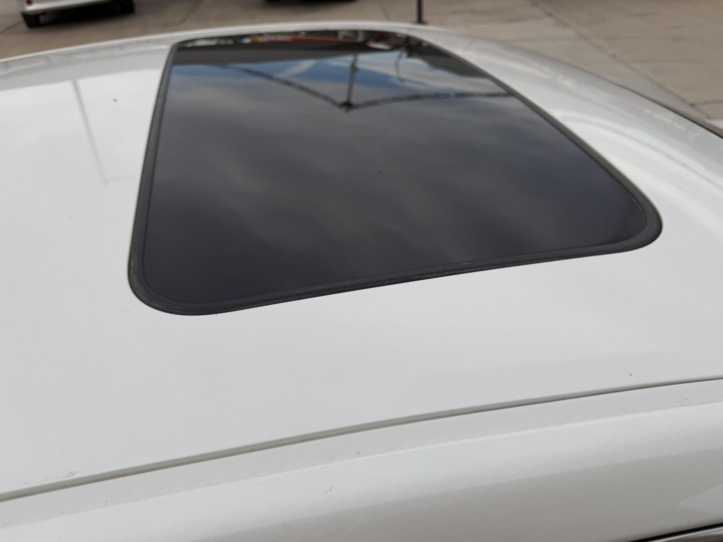 2011 White Toyota Avalon Base (4T1BK3DB1BU) with an 3.5L V6 DOHC 24V engine, 6-Speed Automatic transmission, located at 2190 Hwy 95, Bullhead City, AZ, 86442, (928) 704-0060, 0.000000, 0.000000 - Photo#10