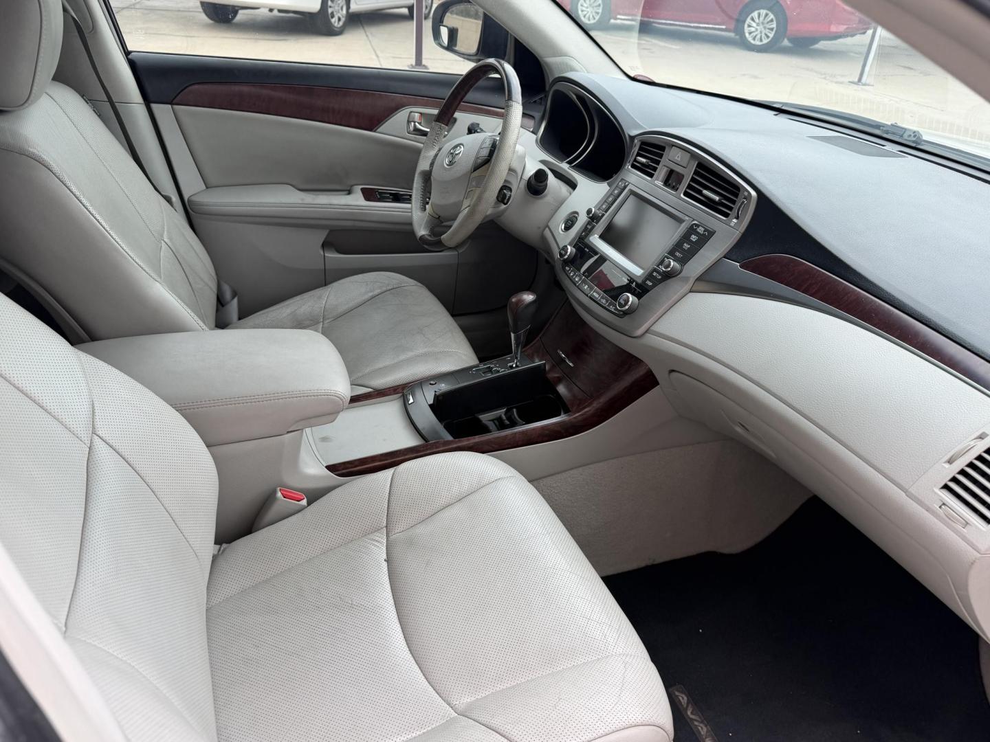 2011 White Toyota Avalon Base (4T1BK3DB1BU) with an 3.5L V6 DOHC 24V engine, 6-Speed Automatic transmission, located at 2190 Hwy 95, Bullhead City, AZ, 86442, (928) 704-0060, 0.000000, 0.000000 - Photo#8