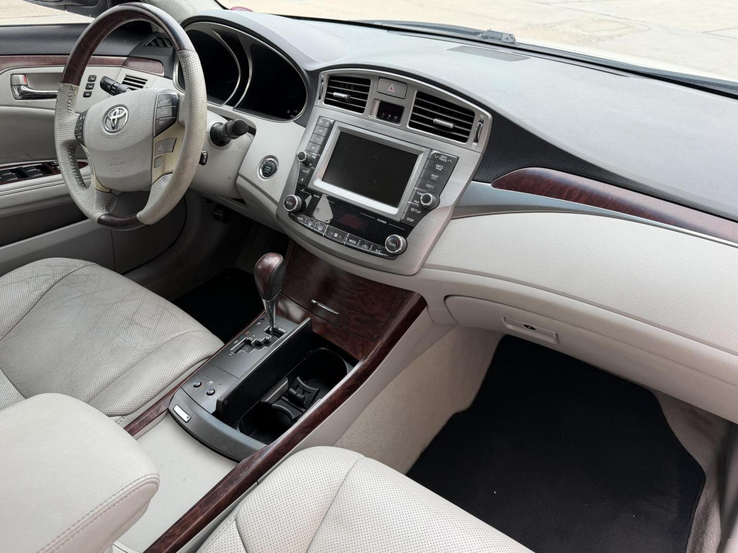 2011 White Toyota Avalon Base (4T1BK3DB1BU) with an 3.5L V6 DOHC 24V engine, 6-Speed Automatic transmission, located at 2190 Hwy 95, Bullhead City, AZ, 86442, (928) 704-0060, 0.000000, 0.000000 - Photo#9