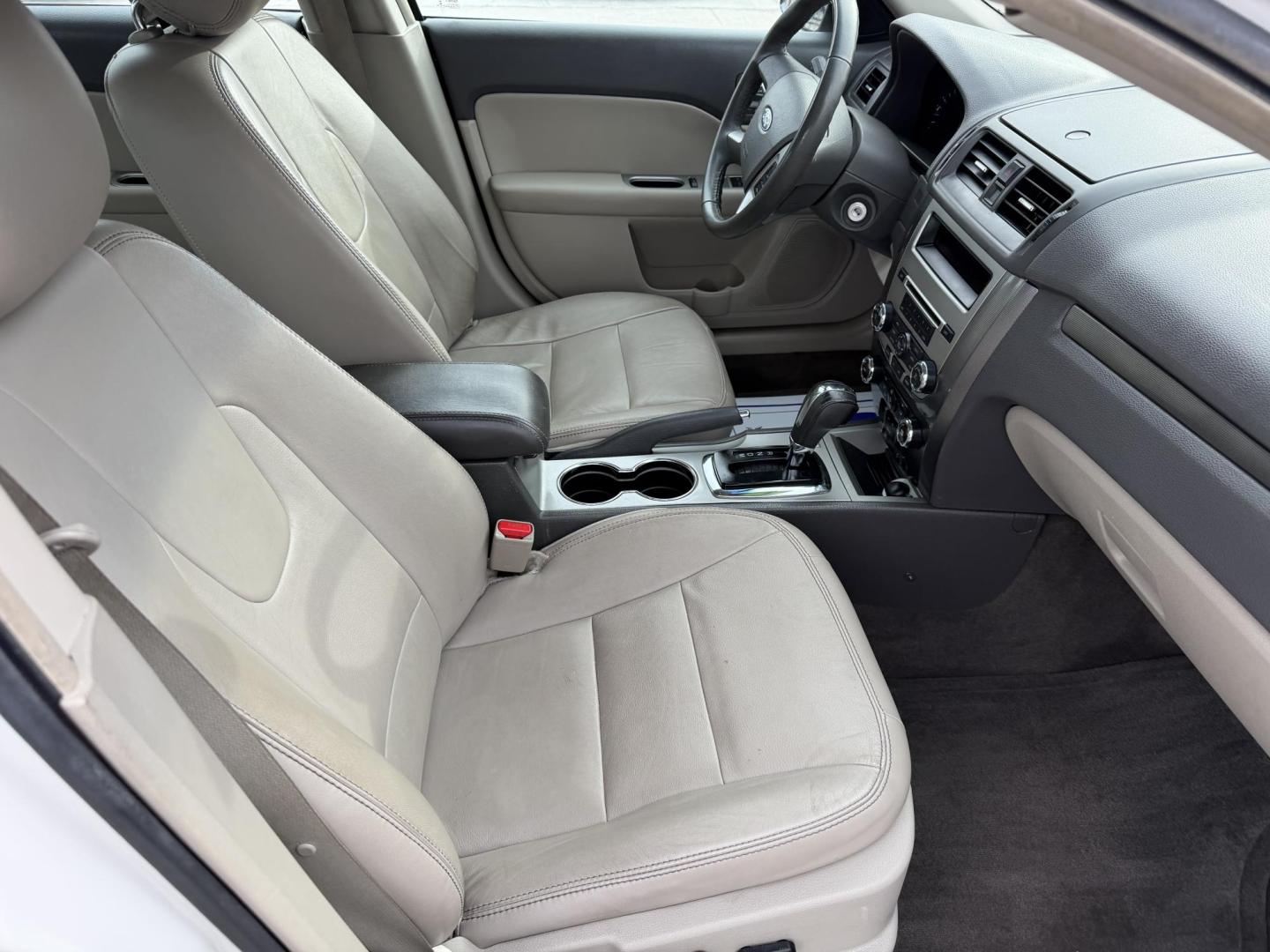 2012 White Ford Fusion SEL (3FAHP0JG6CR) with an 3.0L V6 DOHC 24V engine, located at 2190 Hwy 95, Bullhead City, AZ, 86442, (928) 704-0060, 0.000000, 0.000000 - Photo#9