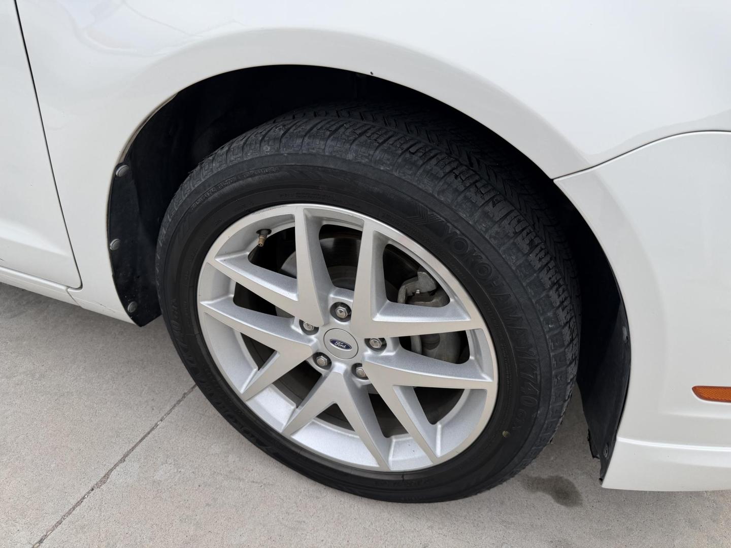 2012 White Ford Fusion SEL (3FAHP0JG6CR) with an 3.0L V6 DOHC 24V engine, located at 2190 Hwy 95, Bullhead City, AZ, 86442, (928) 704-0060, 0.000000, 0.000000 - Photo#10