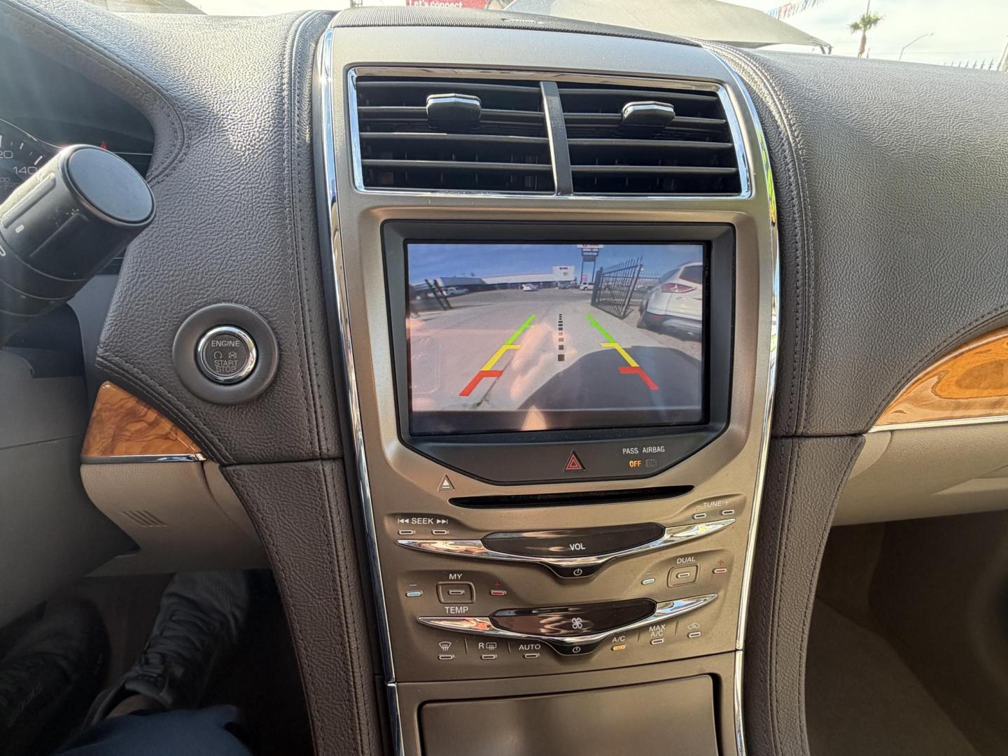 2011 White Lincoln MKX FWD (2LMDJ6JK9BB) with an 3.7L V6 DOHC 24V engine, 6-Speed Automatic transmission, located at 2190 Hwy 95, Bullhead City, AZ, 86442, (928) 704-0060, 0.000000, 0.000000 - Photo#5