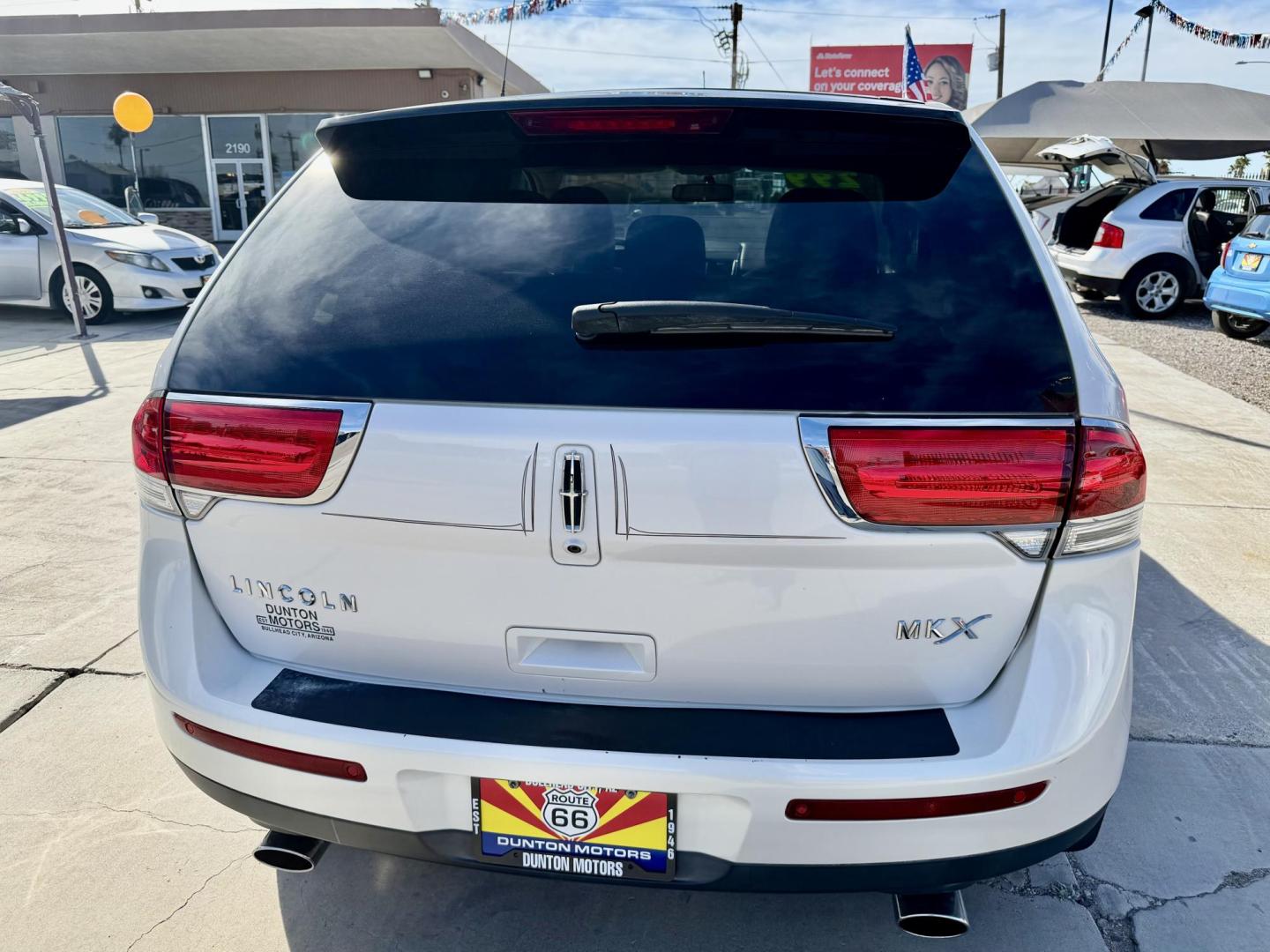 2011 White Lincoln MKX FWD (2LMDJ6JK9BB) with an 3.7L V6 DOHC 24V engine, 6-Speed Automatic transmission, located at 2190 Hwy 95, Bullhead City, AZ, 86442, (928) 704-0060, 0.000000, 0.000000 - Photo#9