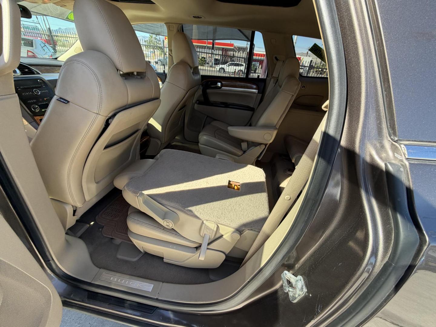 2008 Gold metallic Buick Enclave CXL , located at 2190 Hwy 95, Bullhead City, AZ, 86442, (928) 704-0060, 0.000000, 0.000000 - Photo#8