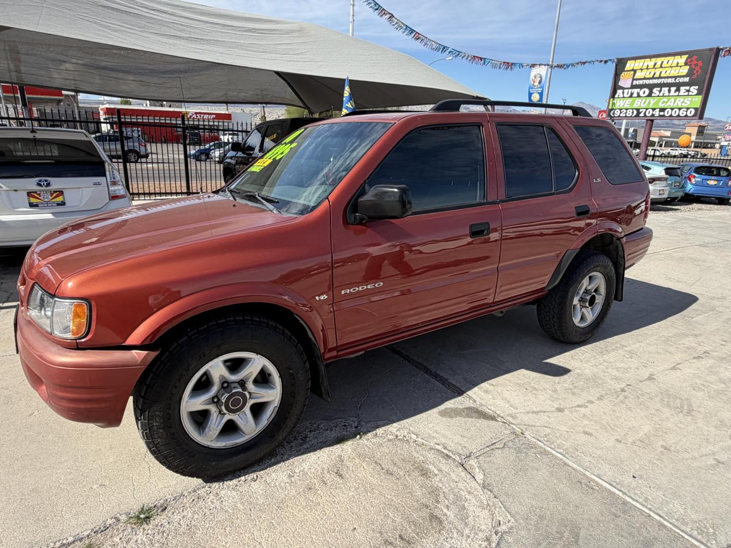 2000 Orange metallic /Grey Isuzu Rodeo LS , located at 2190 Hwy 95, Bullhead City, AZ, 86442, (928) 704-0060, 0.000000, 0.000000 - 2000 Isuzu rodeo . S . 3.2 v6 automatic , power windows locks cold ac . 4 wheel drive . In house financing available - Photo#4