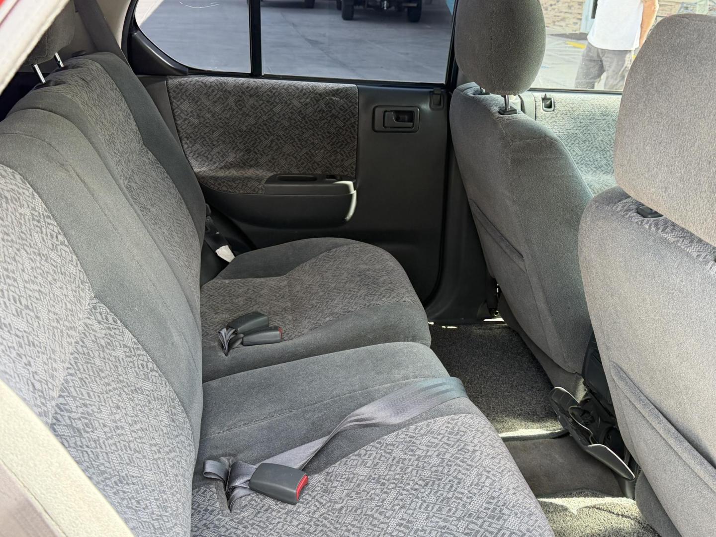 2000 Orange metallic /Grey Isuzu Rodeo LS , located at 2190 Hwy 95, Bullhead City, AZ, 86442, (928) 704-0060, 0.000000, 0.000000 - 2000 Isuzu rodeo . S . 3.2 v6 automatic , power windows locks cold ac . 4 wheel drive . In house financing available - Photo#6