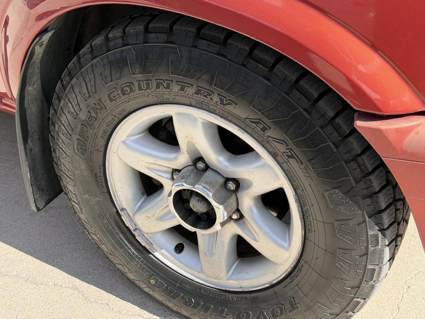 2000 Orange metallic /Grey Isuzu Rodeo LS , located at 2190 Hwy 95, Bullhead City, AZ, 86442, (928) 704-0060, 0.000000, 0.000000 - 2000 Isuzu rodeo . S . 3.2 v6 automatic , power windows locks cold ac . 4 wheel drive . In house financing available - Photo#9