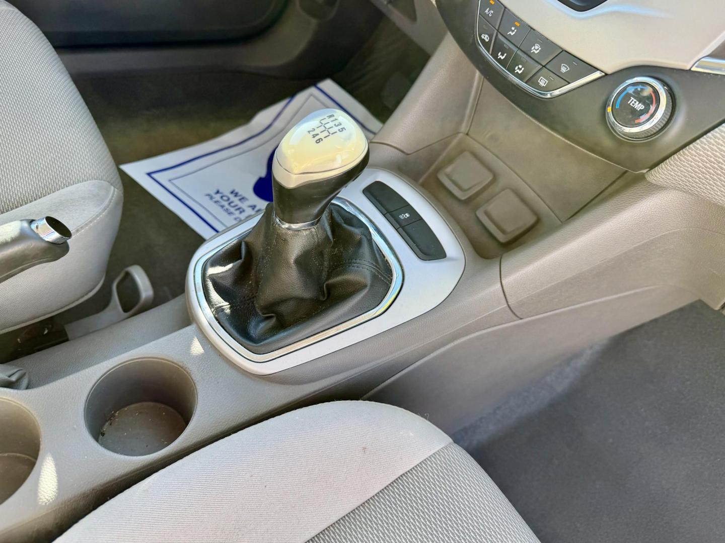 2017 Silver Chevrolet Cruze LS Manual (1G1BB5SM3H7) with an 1.4L L4 DOHC 16V TURBO engine, 6M transmission, located at 2190 Hwy 95, Bullhead City, AZ, 86442, (928) 704-0060, 0.000000, 0.000000 - 2017 Chevrolet Cruze . 1 owner . Clean CARFAX . We finance . Warranty included - Photo#5