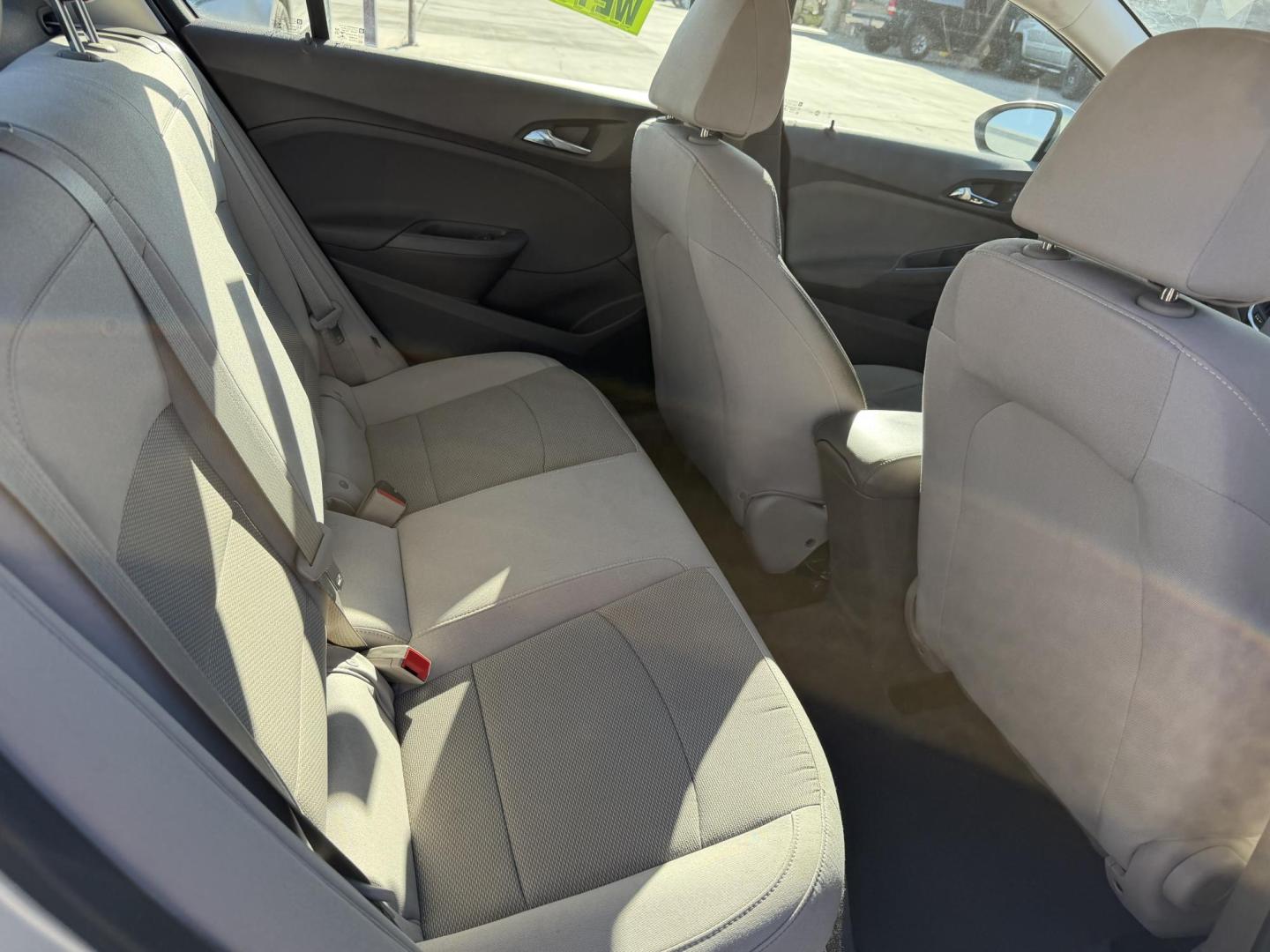 2017 Silver Chevrolet Cruze LS Manual (1G1BB5SM3H7) with an 1.4L L4 DOHC 16V TURBO engine, 6M transmission, located at 2190 Hwy 95, Bullhead City, AZ, 86442, (928) 704-0060, 0.000000, 0.000000 - 2017 Chevrolet Cruze . 1 owner . Clean CARFAX . We finance . Warranty included - Photo#3