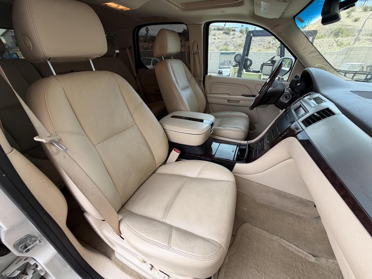 2008 White Cadillac Escalade 2WD (1GYEC63868R) with an 6.2L V8 OHV 16V engine, 6-Speed Automatic Overdrive transmission, located at 2190 Hwy 95, Bullhead City, AZ, 86442, (928) 704-0060, 0.000000, 0.000000 - 2008 Cadillac Escalade. * 1 owner. 3rd row seating. Leather loaded, Moonroof. tow package. top of the line 1 owner. . Michelin tires. financing available. Free carfax Free warranty. - Photo#2