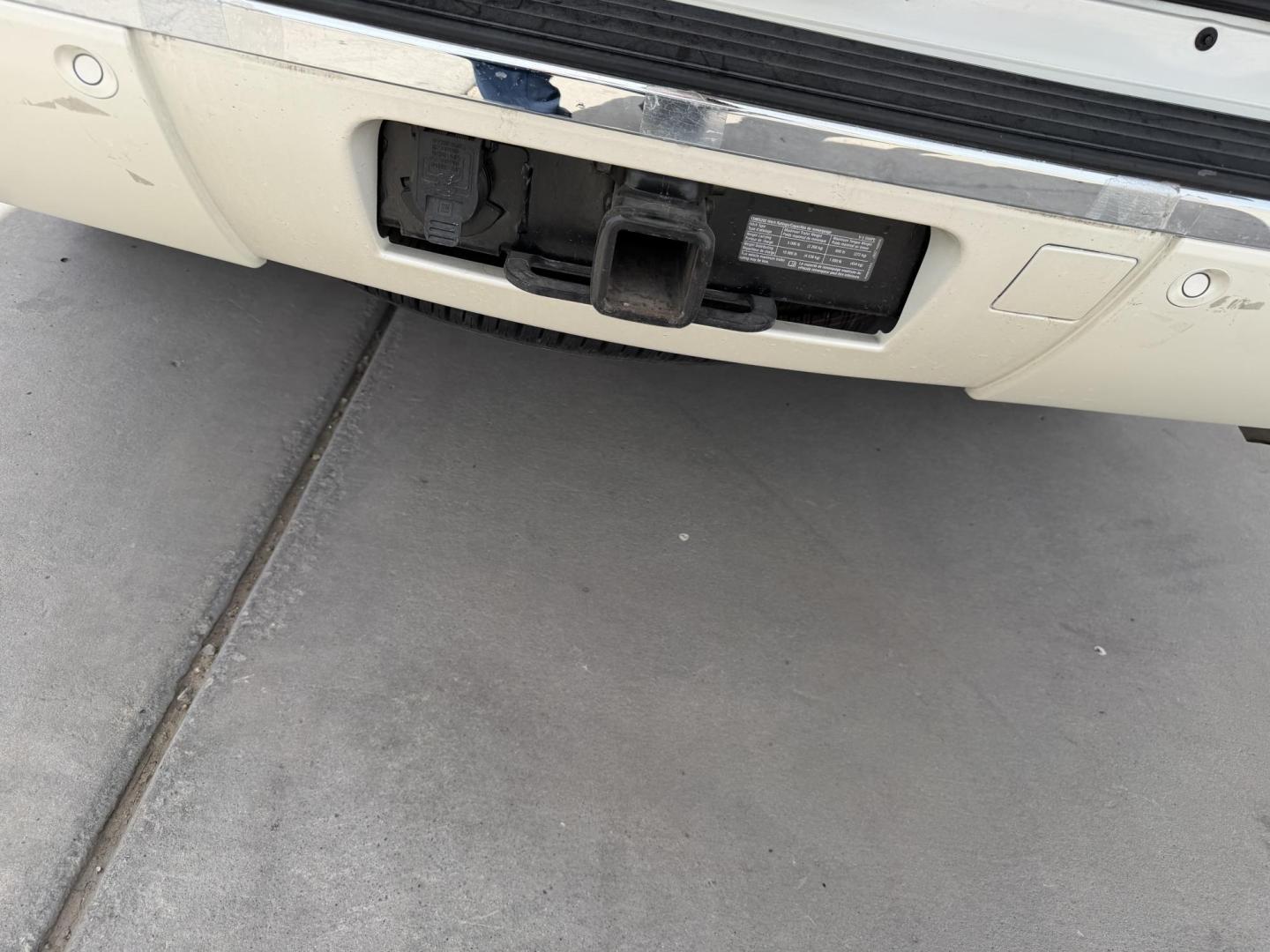 2008 White Cadillac Escalade 2WD (1GYEC63868R) with an 6.2L V8 OHV 16V engine, 6-Speed Automatic Overdrive transmission, located at 2190 Hwy 95, Bullhead City, AZ, 86442, (928) 704-0060, 0.000000, 0.000000 - 2008 Cadillac Escalade. * 1 owner. 3rd row seating. Leather loaded, Moonroof. tow package. top of the line 1 owner. . Michelin tires. financing available. Free carfax Free warranty. - Photo#5