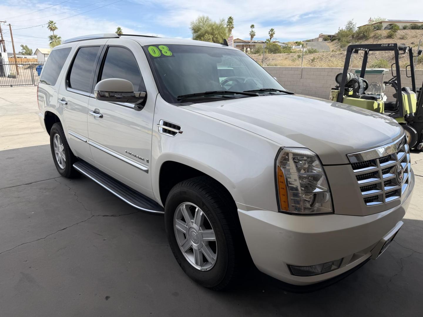 2008 White Cadillac Escalade 2WD (1GYEC63868R) with an 6.2L V8 OHV 16V engine, 6-Speed Automatic Overdrive transmission, located at 2190 Hwy 95, Bullhead City, AZ, 86442, (928) 704-0060, 0.000000, 0.000000 - 2008 Cadillac Escalade. * 1 owner. 3rd row seating. Leather loaded, Moonroof. tow package. top of the line 1 owner. . Michelin tires. financing available. Free carfax Free warranty. - Photo#7