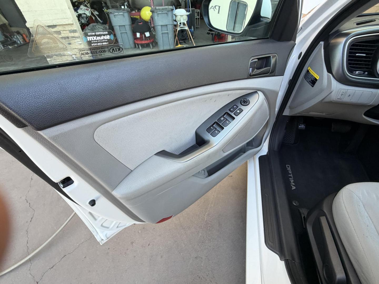 2015 White Kia Optima LX (KNAGM4A75F5) with an 2.4L L4 DOHC 16V engine, 6-Speed Automatic transmission, located at 2190 Hwy 95, Bullhead City, AZ, 86442, (928) 704-0060, 0.000000, 0.000000 - Photo#5