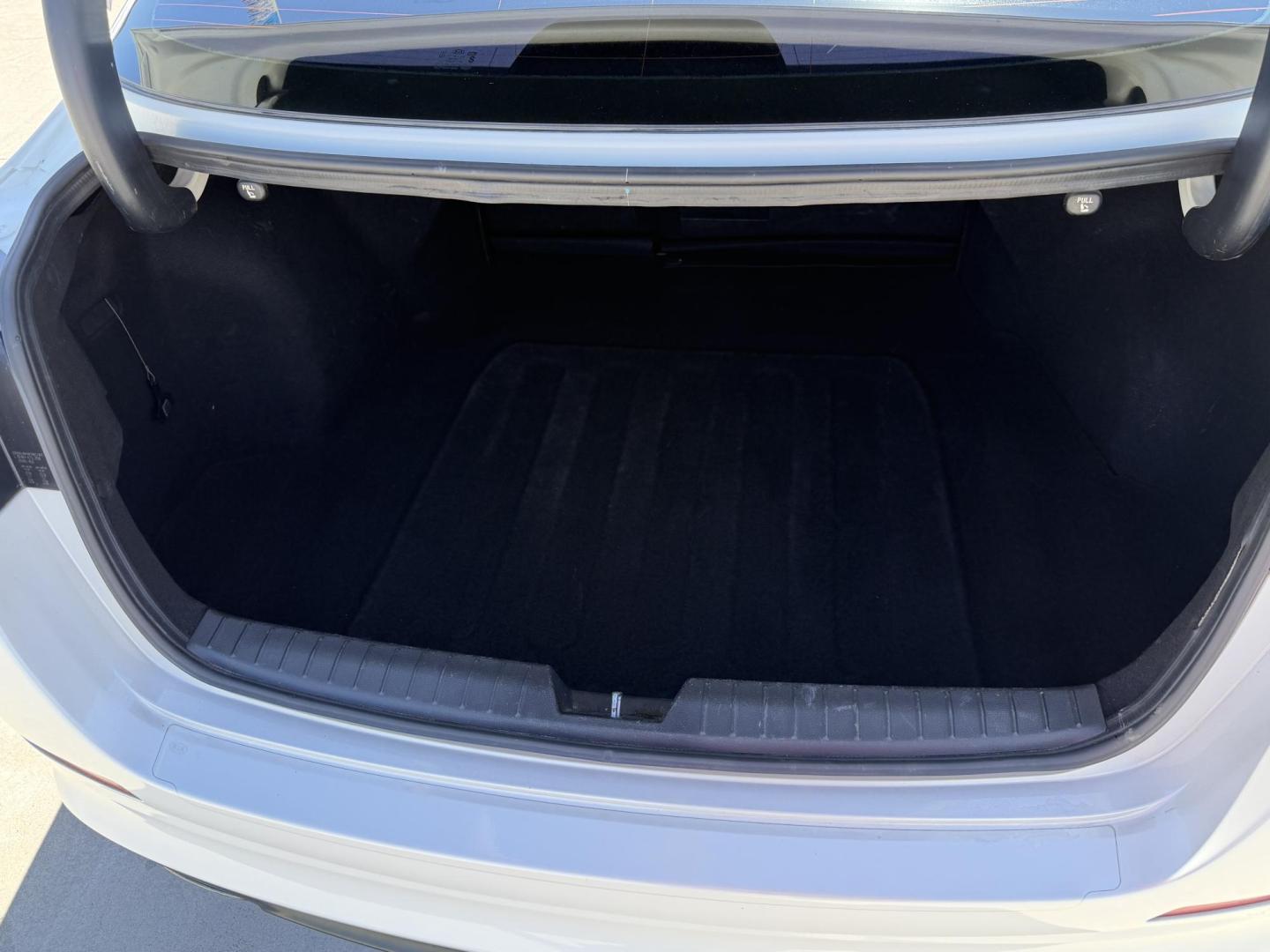 2015 White Kia Optima LX (KNAGM4A75F5) with an 2.4L L4 DOHC 16V engine, 6-Speed Automatic transmission, located at 2190 Hwy 95, Bullhead City, AZ, 86442, (928) 704-0060, 0.000000, 0.000000 - Photo#7