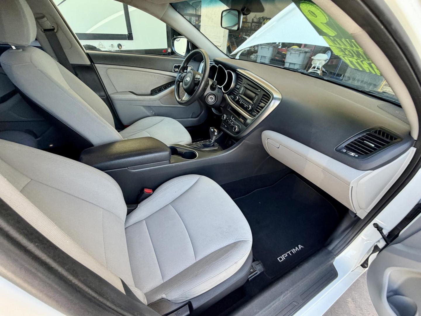 2015 White Kia Optima LX (KNAGM4A75F5) with an 2.4L L4 DOHC 16V engine, 6-Speed Automatic transmission, located at 2190 Hwy 95, Bullhead City, AZ, 86442, (928) 704-0060, 0.000000, 0.000000 - Photo#10