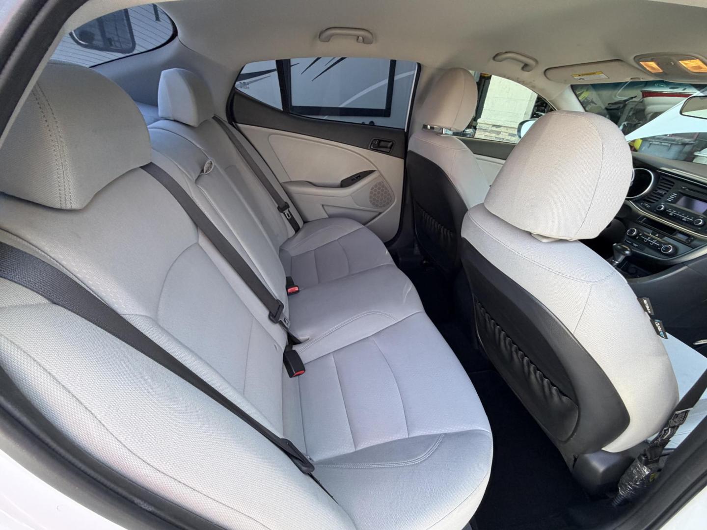 2015 White Kia Optima LX (KNAGM4A75F5) with an 2.4L L4 DOHC 16V engine, 6-Speed Automatic transmission, located at 2190 Hwy 95, Bullhead City, AZ, 86442, (928) 704-0060, 0.000000, 0.000000 - Photo#11