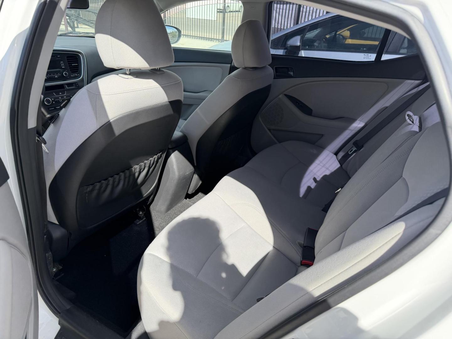 2010 White Buick Lucerne CX (1G4HA5EM7AU) with an 3.9L V6 OHV 12V engine, 4-Speed Automatic transmission, located at 2190 Hwy 95, Bullhead City, AZ, 86442, (928) 704-0060, 0.000000, 0.000000 - 1 owner. clean carfax. 2010 buick Lucerne 3.9 V6. we finance. warranty. new engine installed from buick. new engine only has 20k miles on it. - Photo#5