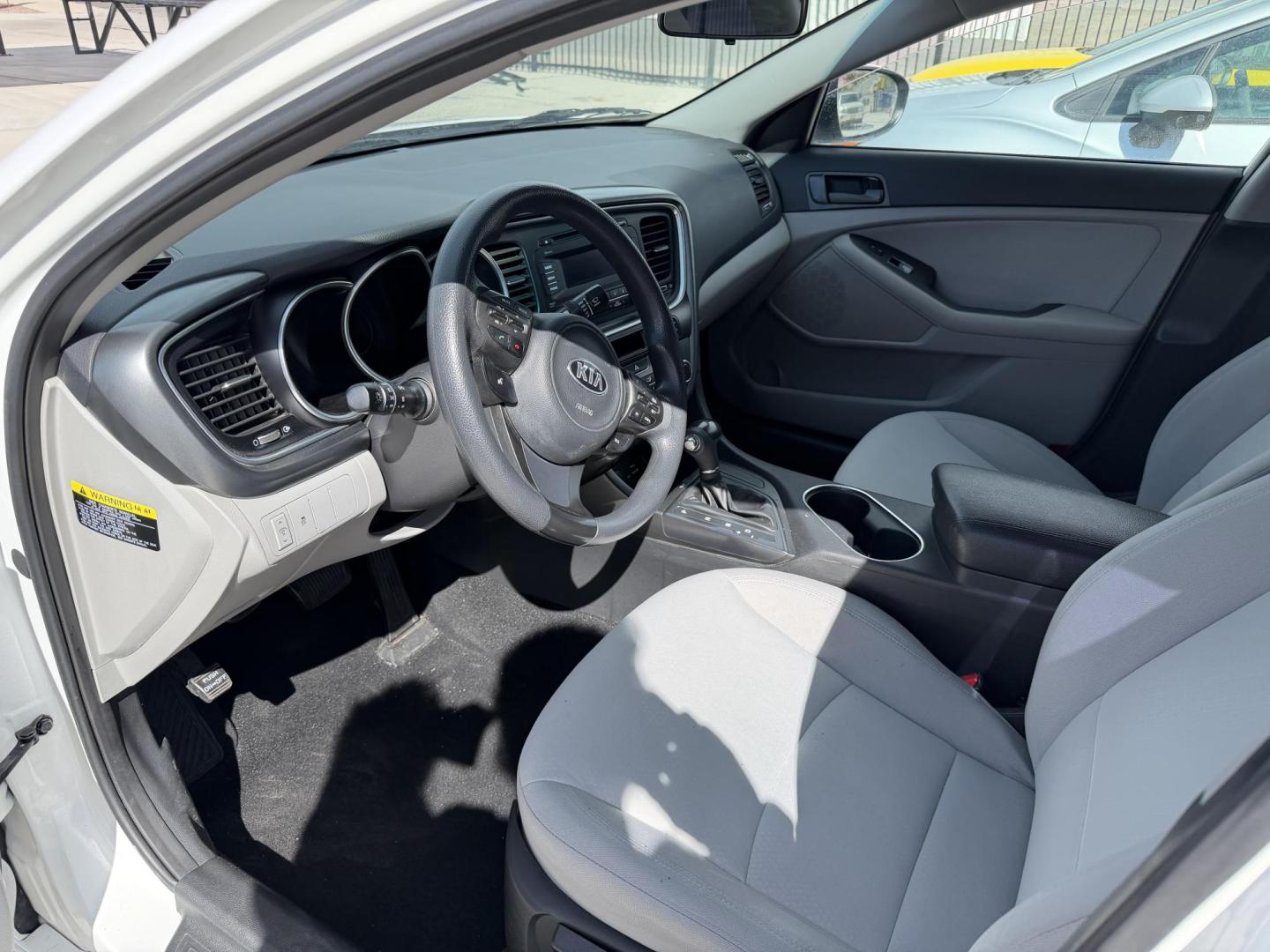 2010 White Buick Lucerne CX (1G4HA5EM7AU) with an 3.9L V6 OHV 12V engine, 4-Speed Automatic transmission, located at 2190 Hwy 95, Bullhead City, AZ, 86442, (928) 704-0060, 0.000000, 0.000000 - 1 owner. clean carfax. 2010 buick Lucerne 3.9 V6. we finance. warranty. new engine installed from buick. new engine only has 20k miles on it. - Photo#6