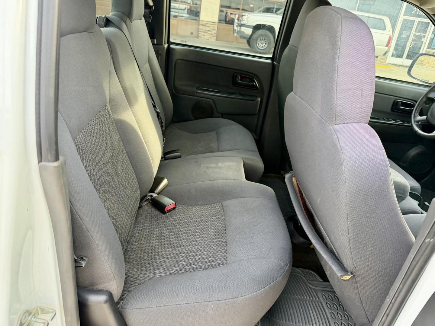 2006 White Chevrolet Colorado LT1 Crew Cab 2WD (1GCCS138268) with an 2.8L L4 DOHC 16V engine, 4-Speed Automatic Overdrive transmission, located at 2190 Hwy 95, Bullhead City, AZ, 86442, (928) 704-0060, 0.000000, 0.000000 - coming soon !!!!! in the middle of servicing and detailing. Brand new tires ordered. great running little truck. lots of new parts. ice cold a/c. free warranty. In house financing available. - Photo#6
