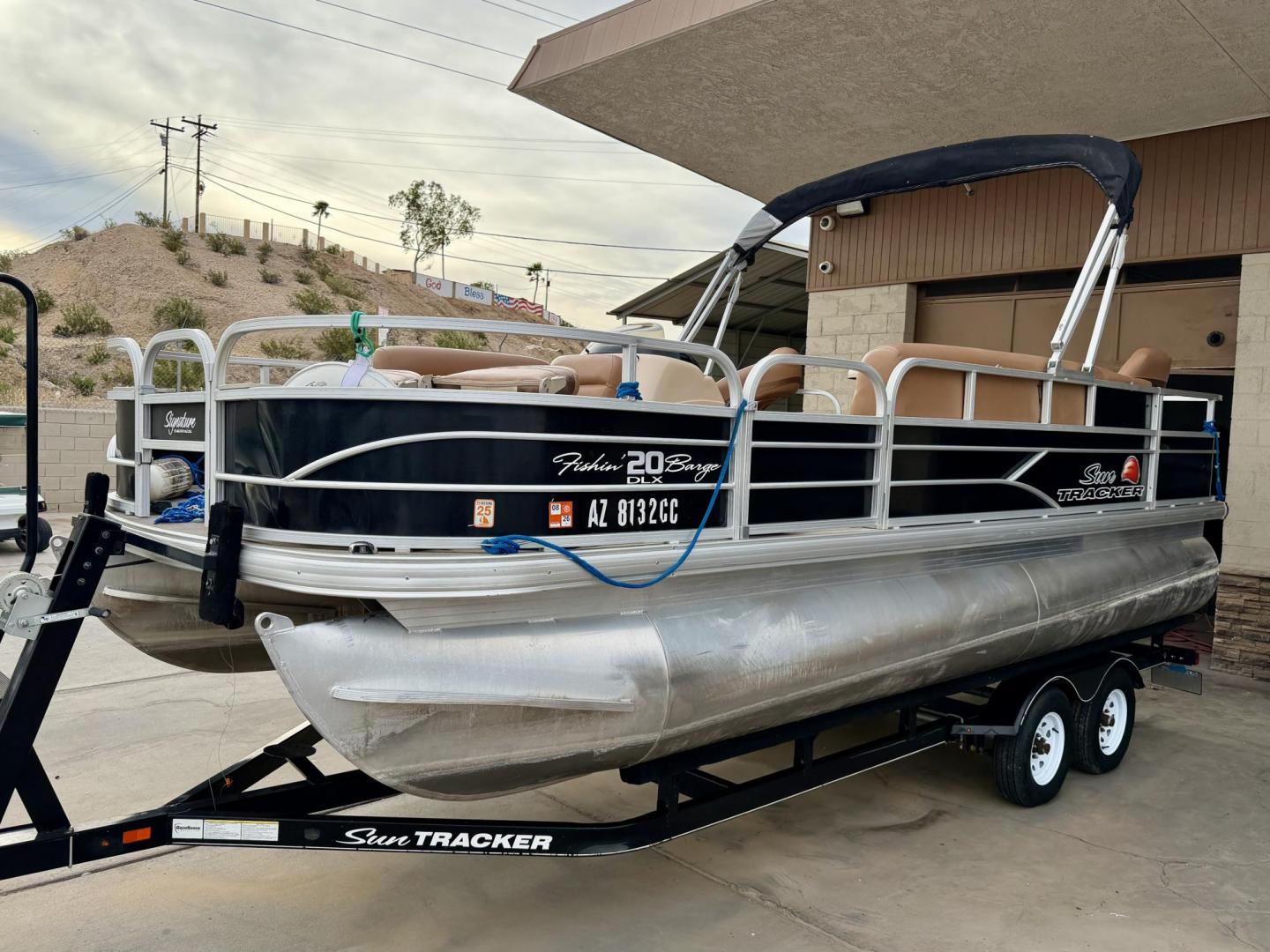 2016 sun Tracker 20 DXL fishin barge , located at 2190 Hwy 95, Bullhead City, AZ, 86442, (928) 704-0060, 0.000000, 0.000000 - On consignment. 2016 Sun Tracker 20ft fishin barge. Super clean. recently serviced. livewill fish finder, bimini top. full enclosed cover included. runs great. - Photo#0