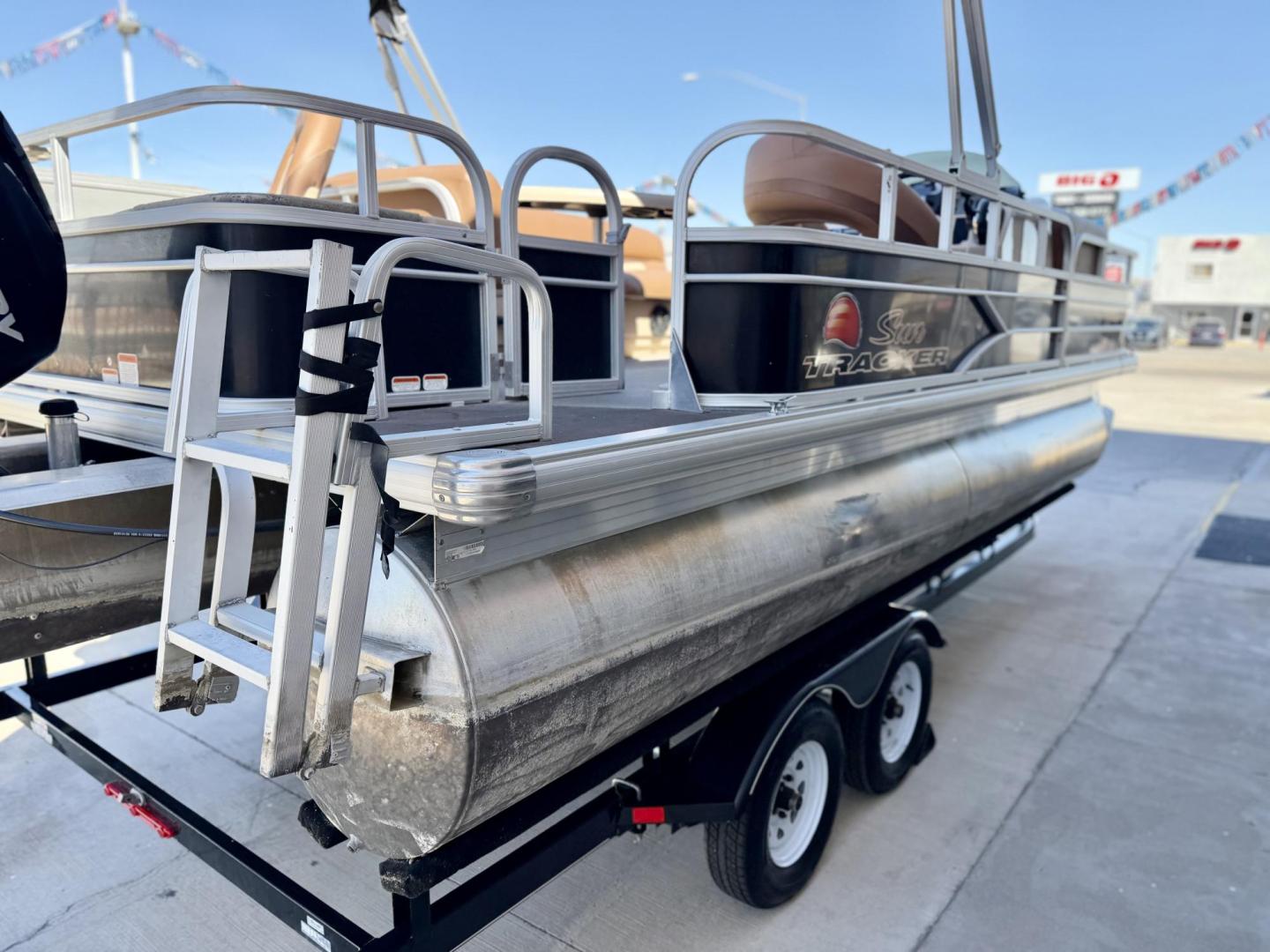 2016 sun Tracker 20 DXL fishin barge , located at 2190 Hwy 95, Bullhead City, AZ, 86442, (928) 704-0060, 0.000000, 0.000000 - On consignment. 2016 Sun Tracker 20ft fishin barge. Super clean. recently serviced. livewill fish finder, bimini top. full enclosed cover included. runs great. extra seating. 60 hp mercruiser 4 stroke engine. pole holders.4 seperate chairs. removeable table. full custom boat cover. elderly owned. f - Photo#7
