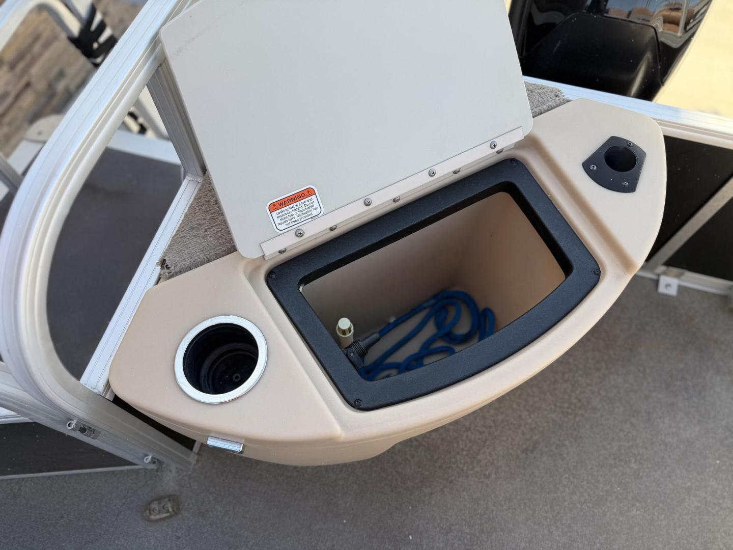 2016 sun Tracker 20 DXL fishin barge , located at 2190 Hwy 95, Bullhead City, AZ, 86442, (928) 704-0060, 0.000000, 0.000000 - On consignment. 2016 Sun Tracker 20ft fishin barge. Super clean. recently serviced. livewill fish finder, bimini top. full enclosed cover included. runs great. extra seating. 60 hp mercruiser 4 stroke engine. pole holders.4 seperate chairs. removeable table. full custom boat cover. elderly owned. f - Photo#13