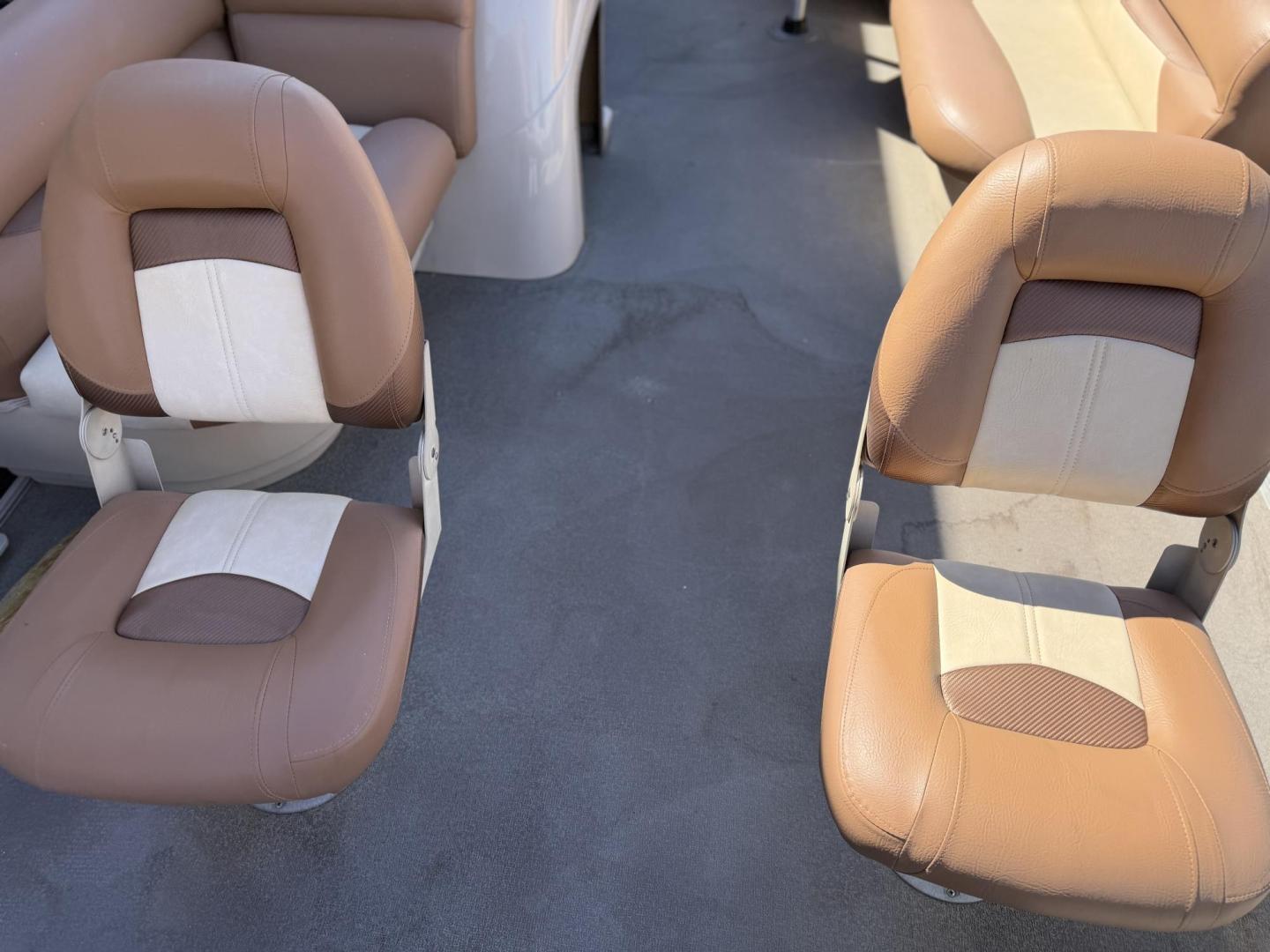 2016 sun Tracker 20 DXL fishin barge , located at 2190 Hwy 95, Bullhead City, AZ, 86442, (928) 704-0060, 0.000000, 0.000000 - On consignment. 2016 Sun Tracker 20ft fishin barge. Super clean. recently serviced. livewill fish finder, bimini top. full enclosed cover included. runs great. extra seating. 60 hp mercruiser 4 stroke engine. pole holders.4 seperate chairs. removeable table. full custom boat cover. elderly owned. f - Photo#15