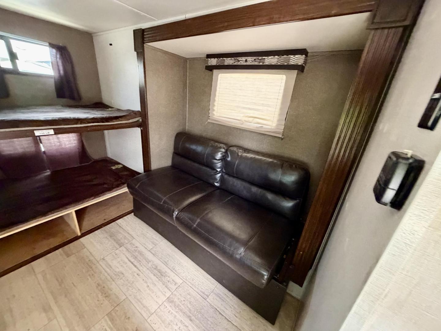 2018 Palomino 179 BHS - (4X4TPAT14JN) , located at 2190 Hwy 95, Bullhead City, AZ, 86442, (928) 704-0060, 0.000000, 0.000000 - 2018 Palomino 179 BHS travel trailer. 21ft total length. half ton towable. has sway bars included. single slide out. ac, heater refrigerator. perfect size. On consignment, free and clear title. - Photo#10