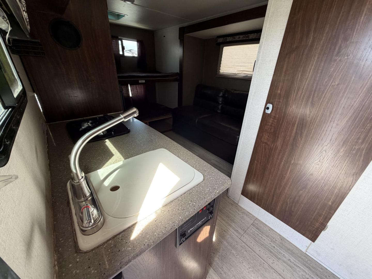 2018 Palomino 179 BHS - (4X4TPAT14JN) , located at 2190 Hwy 95, Bullhead City, AZ, 86442, (928) 704-0060, 0.000000, 0.000000 - 2018 Palomino 179 BHS travel trailer. 21ft total length. half ton towable. has sway bars included. single slide out. ac, heater refrigerator. perfect size. On consignment, free and clear title. - Photo#11