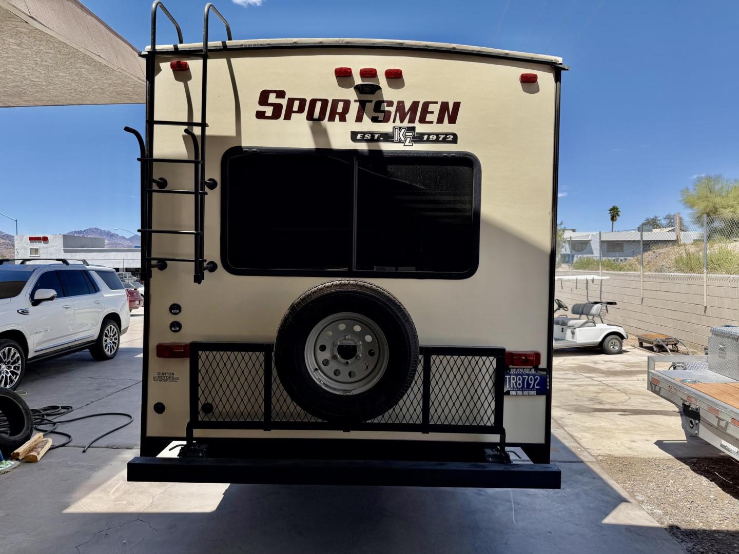 2018 White kz Sportsmen 293 RL , located at 2190 Hwy 95, Bullhead City, AZ, 86442, (928) 704-0060, 0.000000, 0.000000 - On consignment. 2018 KZ sportsmen 293 RL. 32ft 5th wheel. 1 owner. always under carport since new. has 3 slide outs and 2 ac units. climate package. tv dvd, bluetooth. led lighting inside and out. new tires in 2025. just serviced w receipt. in excellent shape. sleeps 4. has electric fireplace. queen - Photo#23