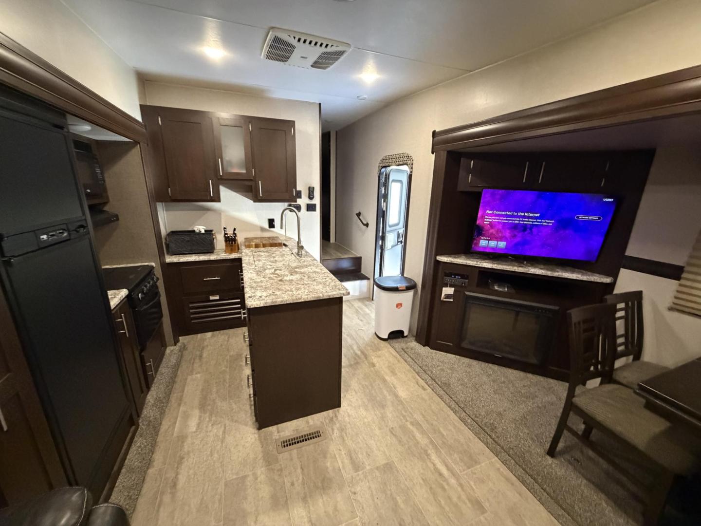 2018 White kz Sportsmen 293 RL , located at 2190 Hwy 95, Bullhead City, AZ, 86442, (928) 704-0060, 0.000000, 0.000000 - On consignment. 2018 KZ sportsmen 293 RL. 32ft 5th wheel. 1 owner. always under carport since new. has 3 slide outs and 2 ac units. climate package. tv dvd, bluetooth. led lighting inside and out. new tires in 2025. just serviced w receipt. in excellent shape. sleeps 4. has electric fireplace. queen - Photo#25