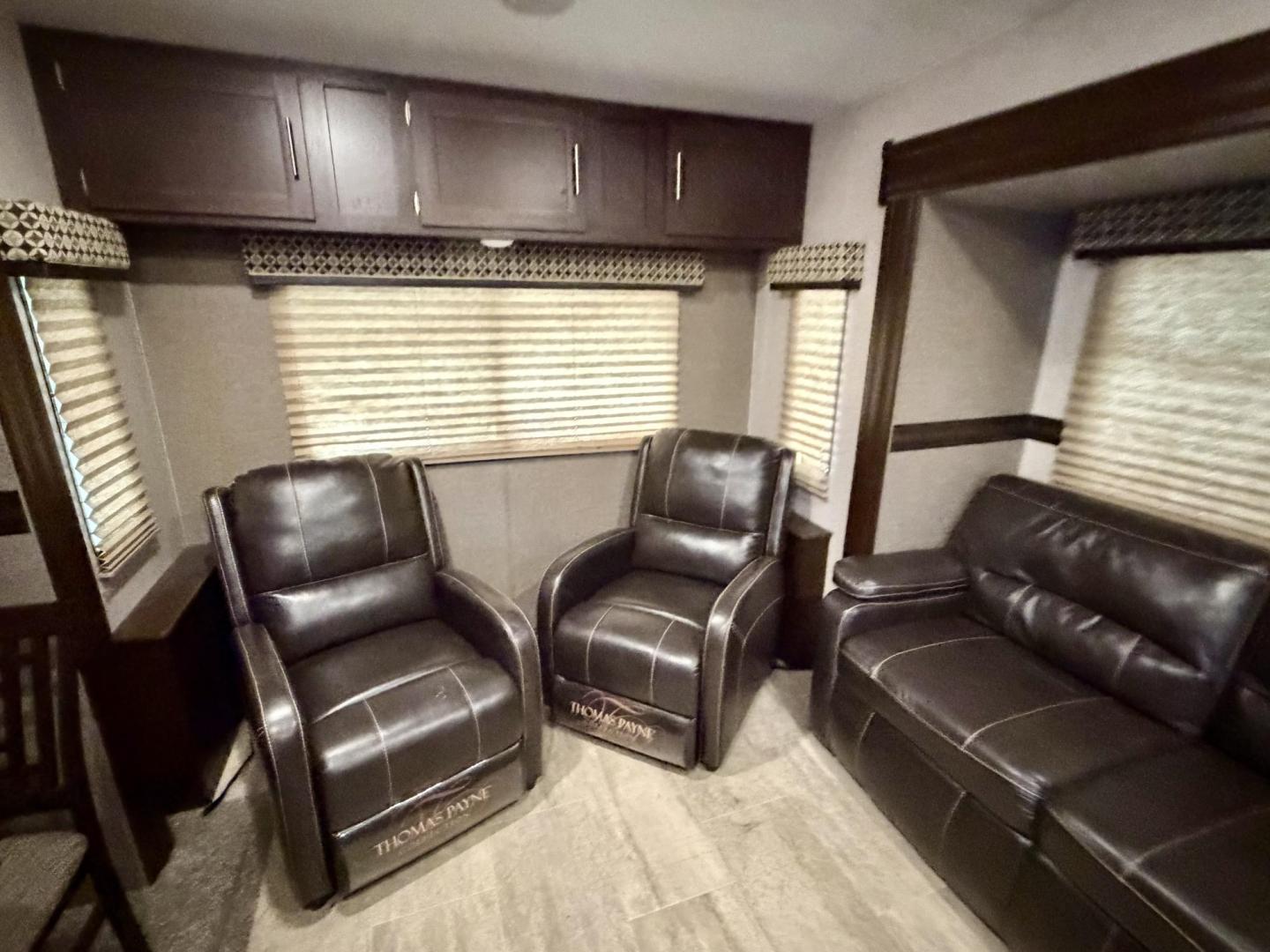 2018 White kz Sportsmen 293 RL , located at 2190 Hwy 95, Bullhead City, AZ, 86442, (928) 704-0060, 0.000000, 0.000000 - On consignment. 2018 KZ sportsmen 293 RL. 32ft 5th wheel. 1 owner. always under carport since new. has 3 slide outs and 2 ac units. climate package. tv dvd, bluetooth. led lighting inside and out. new tires in 2025. just serviced w receipt. in excellent shape. sleeps 4. has electric fireplace. queen - Photo#27